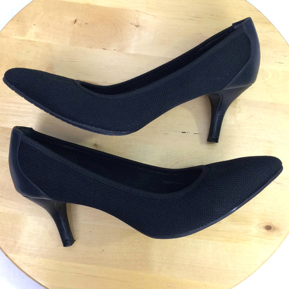 Tahari Tacey Women’s Textured Fabric Pointed Toe Heel Shoe Size 8M - Picture 9 of 14